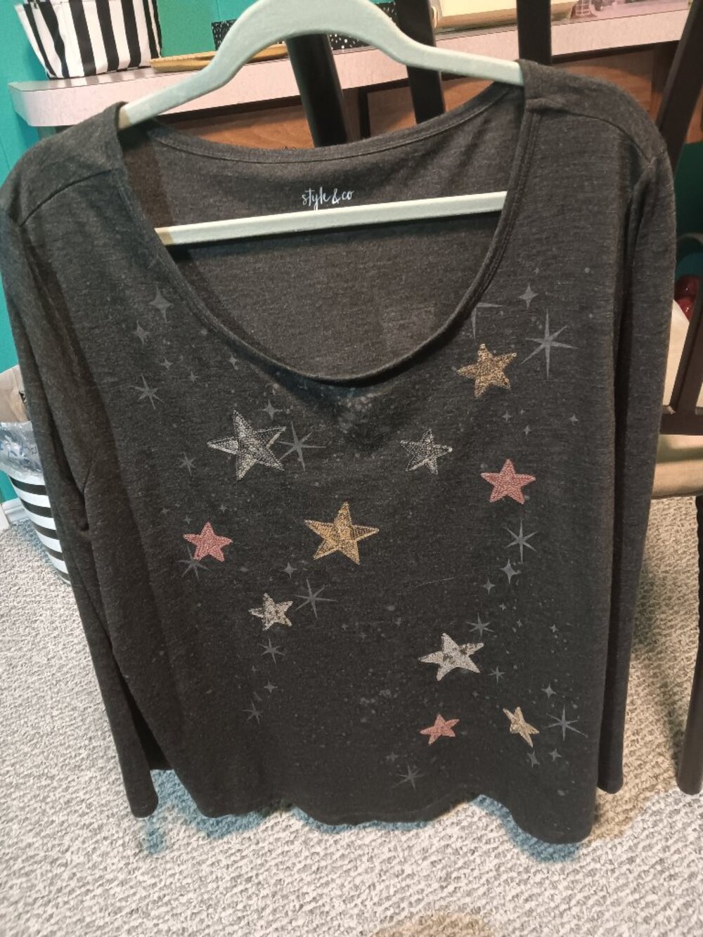 Womans grey top 3X with pink and silver,& gold stars. NEW